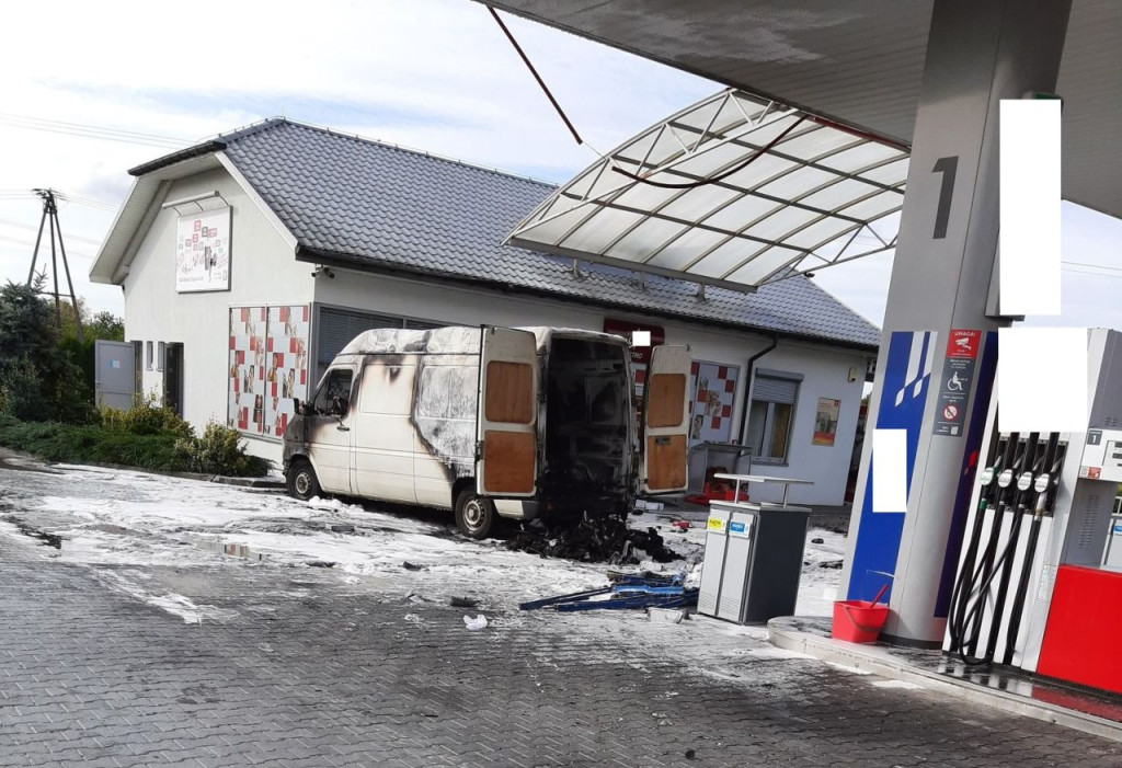 Radoszyce: Bus po zatankowaniu stanął w płomieniach [zdjęcia]