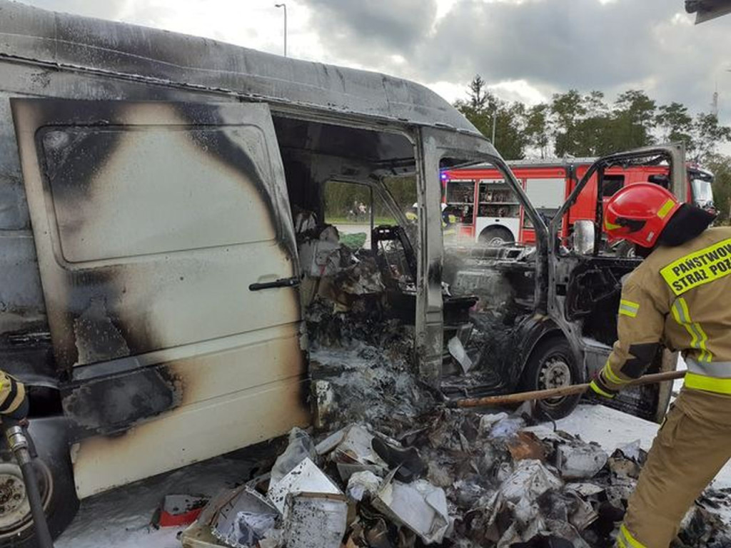Radoszyce: Bus po zatankowaniu stanął w płomieniach [zdjęcia]