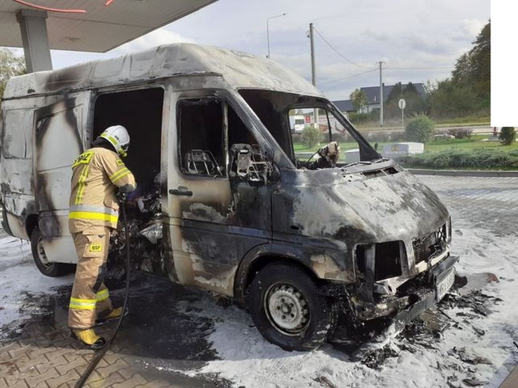 Radoszyce: Bus po zatankowaniu stanął w płomieniach [zdjęcia]