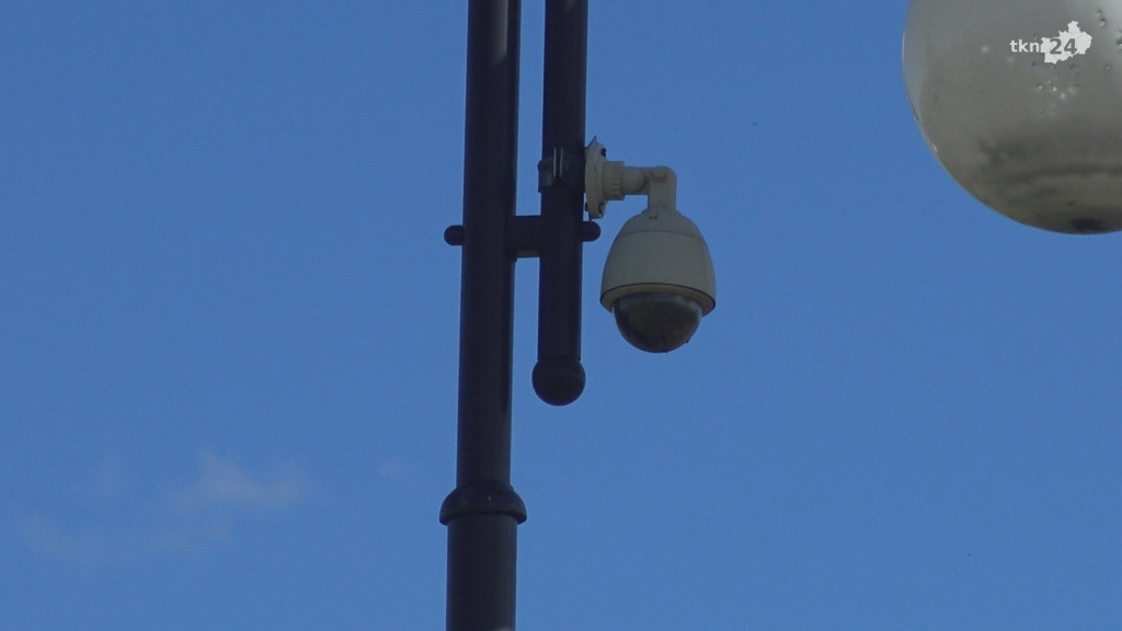 Na Alei Katyńskiej jest ciemno... bo ktoś strzelał do lamp! [wideo, zdjęcia]