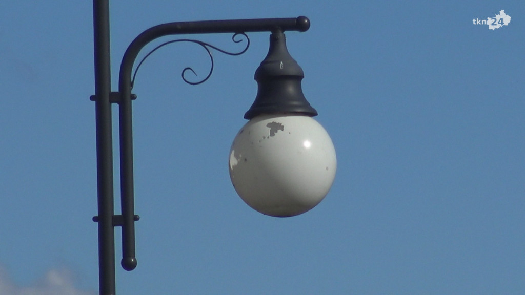 Na Alei Katyńskiej jest ciemno... bo ktoś strzelał do lamp! [wideo, zdjęcia]