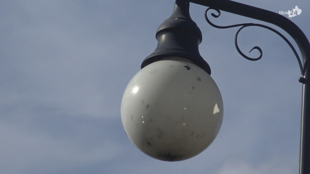 Na Alei Katyńskiej jest ciemno... bo ktoś strzelał do lamp! [wideo, zdjęcia]