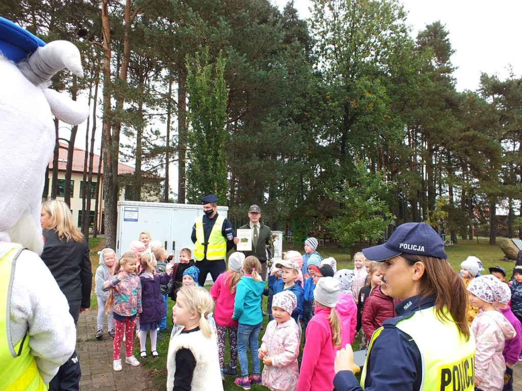 Policjanci i leśnik odwiedzili ZPO w Stadnickiej Woli [zdjęcia]