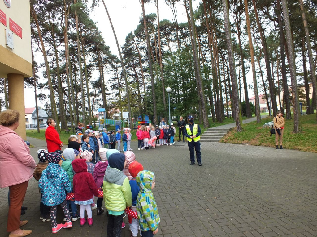 Policjanci i leśnik odwiedzili ZPO w Stadnickiej Woli [zdjęcia]