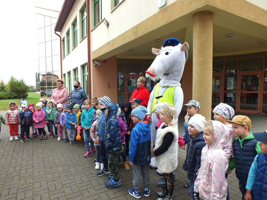 Policjanci i leśnik odwiedzili ZPO w Stadnickiej Woli [zdjęcia]