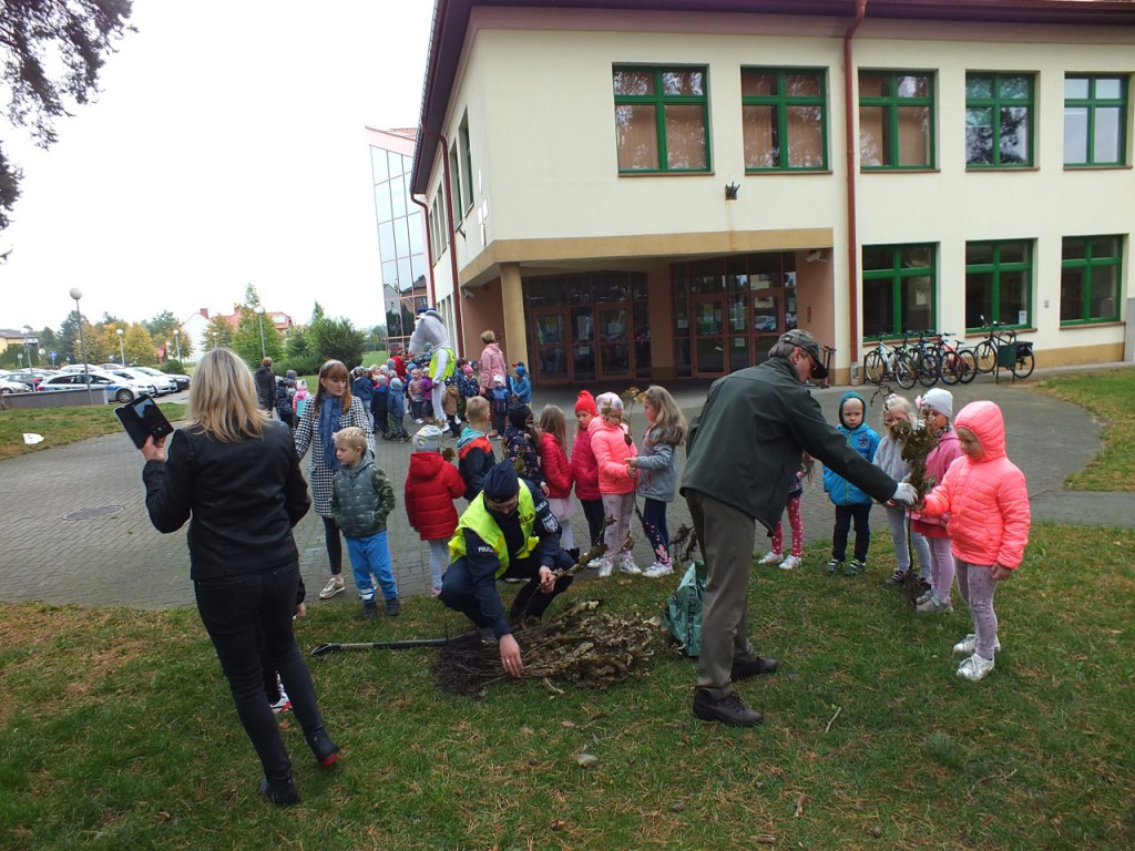 Policjanci i leśnik odwiedzili ZPO w Stadnickiej Woli [zdjęcia]