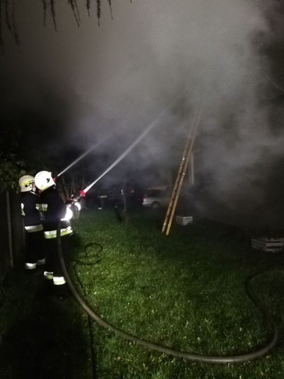 Pożar domu w Radoszycach. Sześć osób straciło dach nad głową! [zdjęcia]