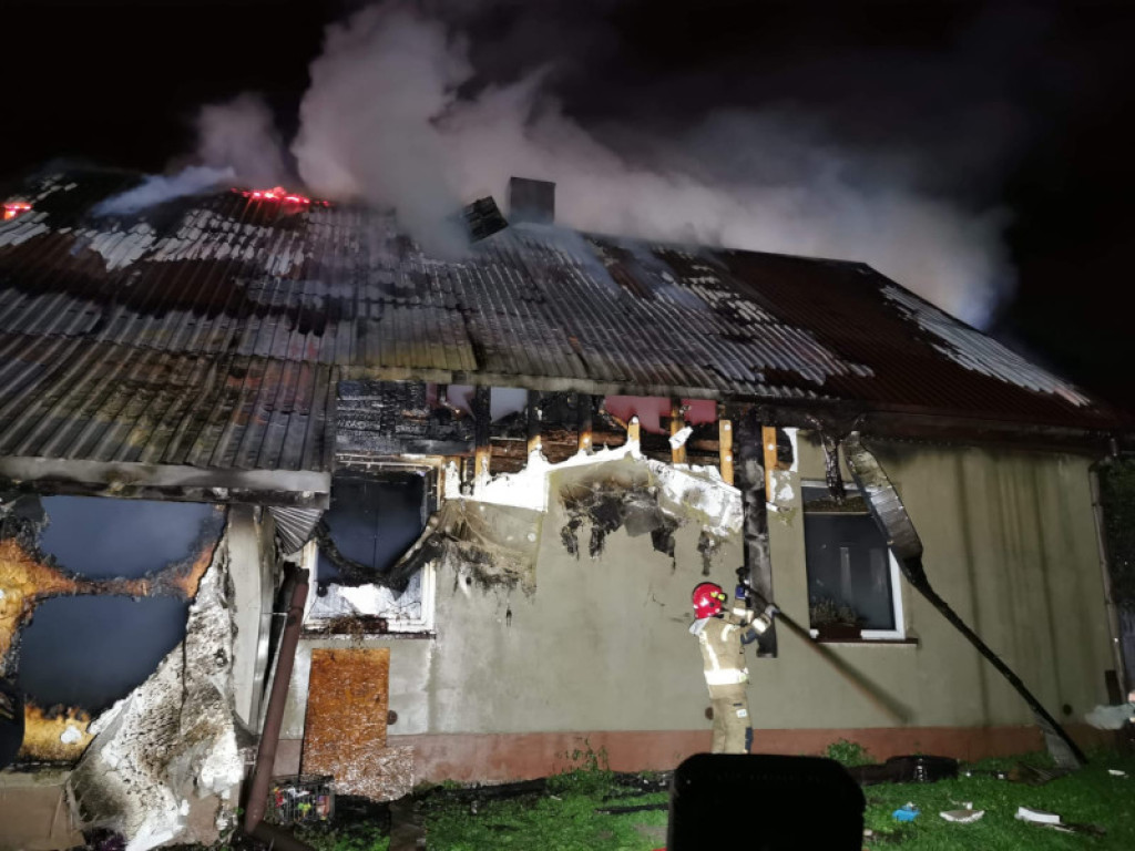 Pożar domu w Radoszycach. Sześć osób straciło dach nad głową! [zdjęcia]