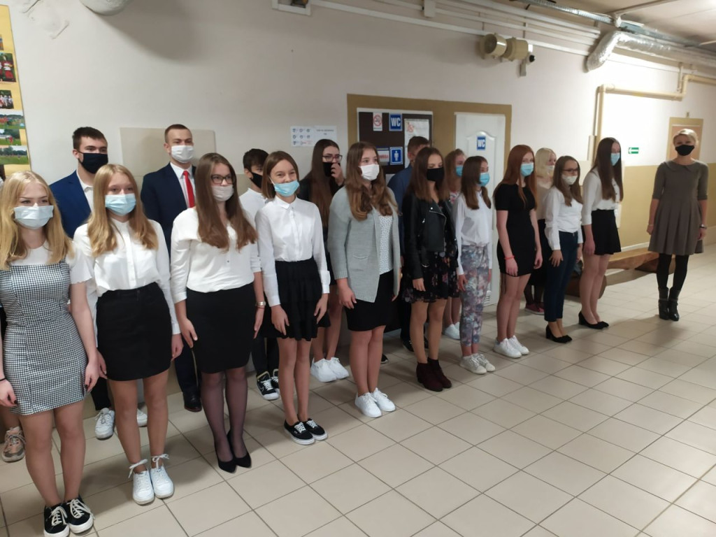Dzień Nauczyciela w czasie pandemii. Jak przebiegał w szkołach średnich? [zdjęcia]