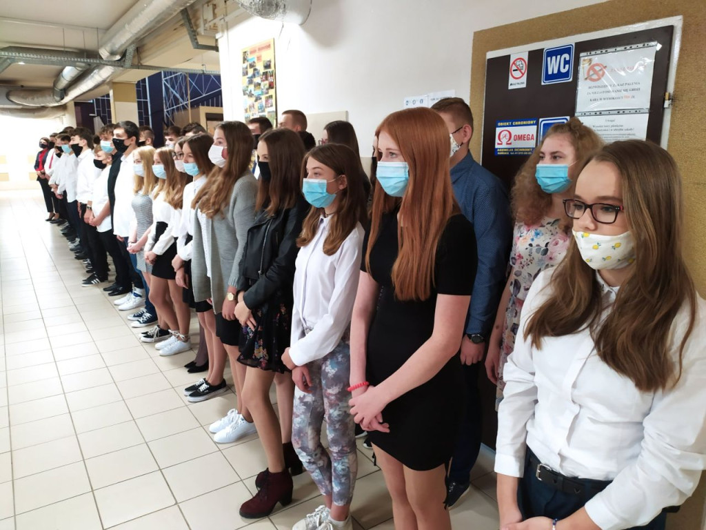 Dzień Nauczyciela w czasie pandemii. Jak przebiegał w szkołach średnich? [zdjęcia]