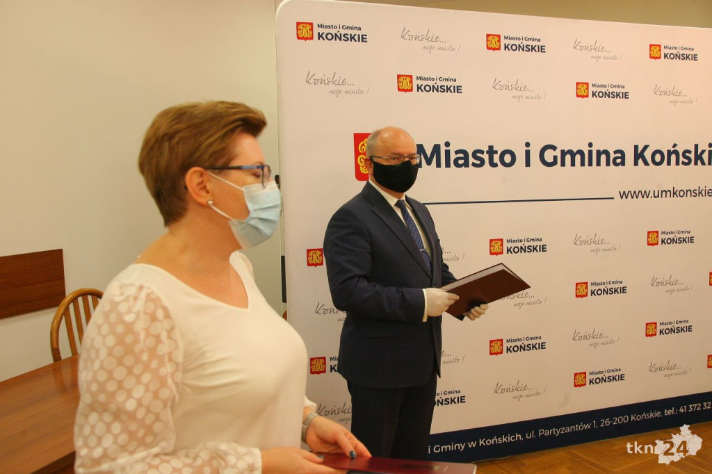 Gmina Końskie uroczyście uhonorowała wyróżnionych nauczycieli [wideo, zdjęcia]