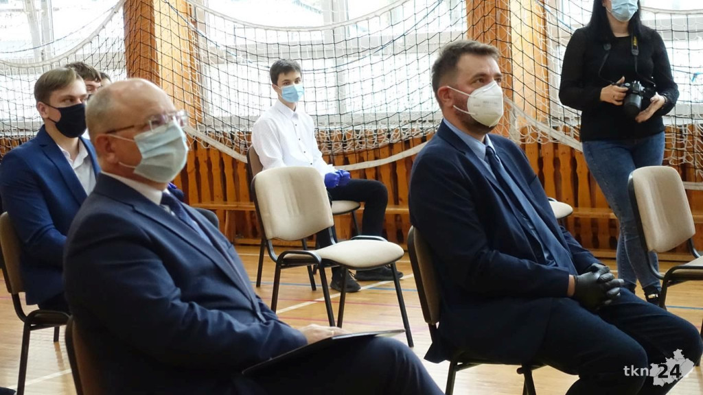Szesnastu wspaniałych. Burmistrz przyznał stypendia [wideo, zdjęcia]