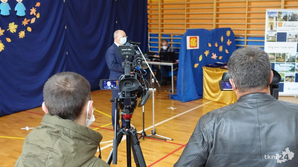 Szesnastu wspaniałych. Burmistrz przyznał stypendia [wideo, zdjęcia]