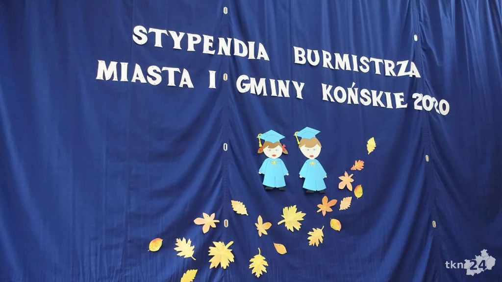 Szesnastu wspaniałych. Burmistrz przyznał stypendia [wideo, zdjęcia]