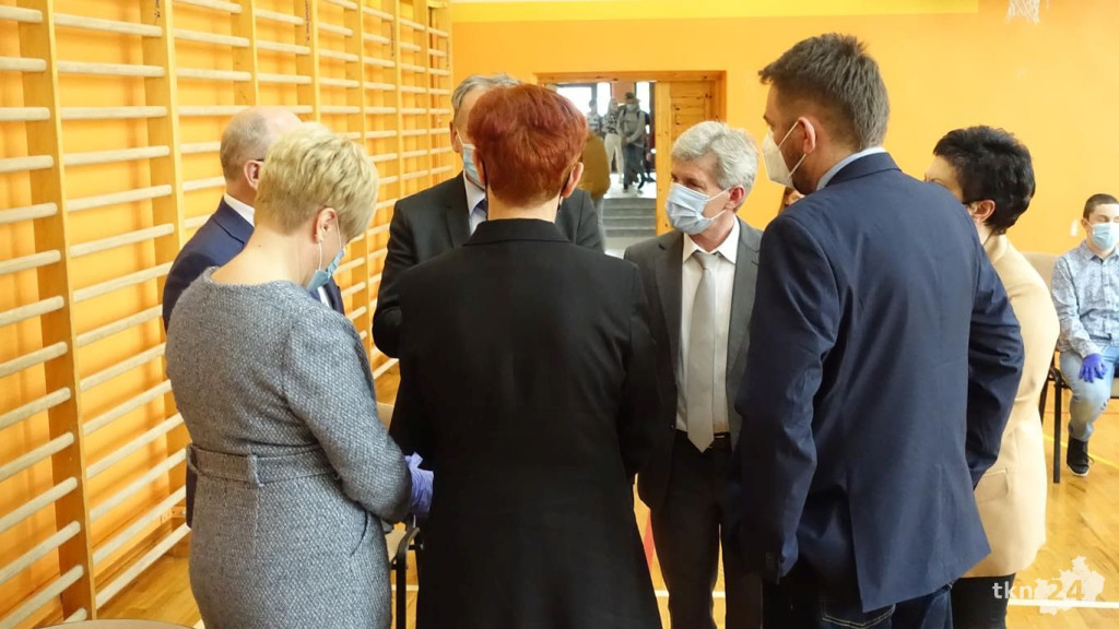 Szesnastu wspaniałych. Burmistrz przyznał stypendia [wideo, zdjęcia]