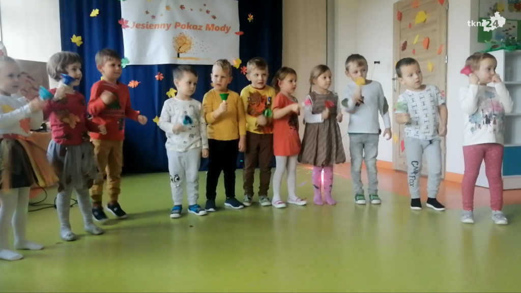 `Jesienny Pokaz Mody` w Przedszkolu w Pomykowie [wideo, zdjęcia]