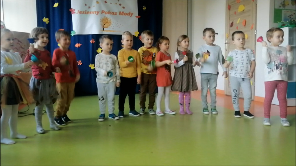 `Jesienny Pokaz Mody` w Przedszkolu w Pomykowie [wideo, zdjęcia]