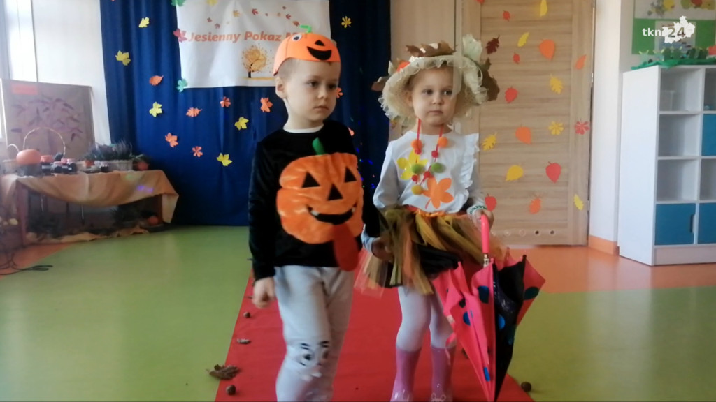 `Jesienny Pokaz Mody` w Przedszkolu w Pomykowie [wideo, zdjęcia]