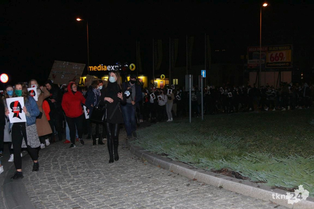 WIDEO: Spacer przeciw wyrokowi TK w Końskich