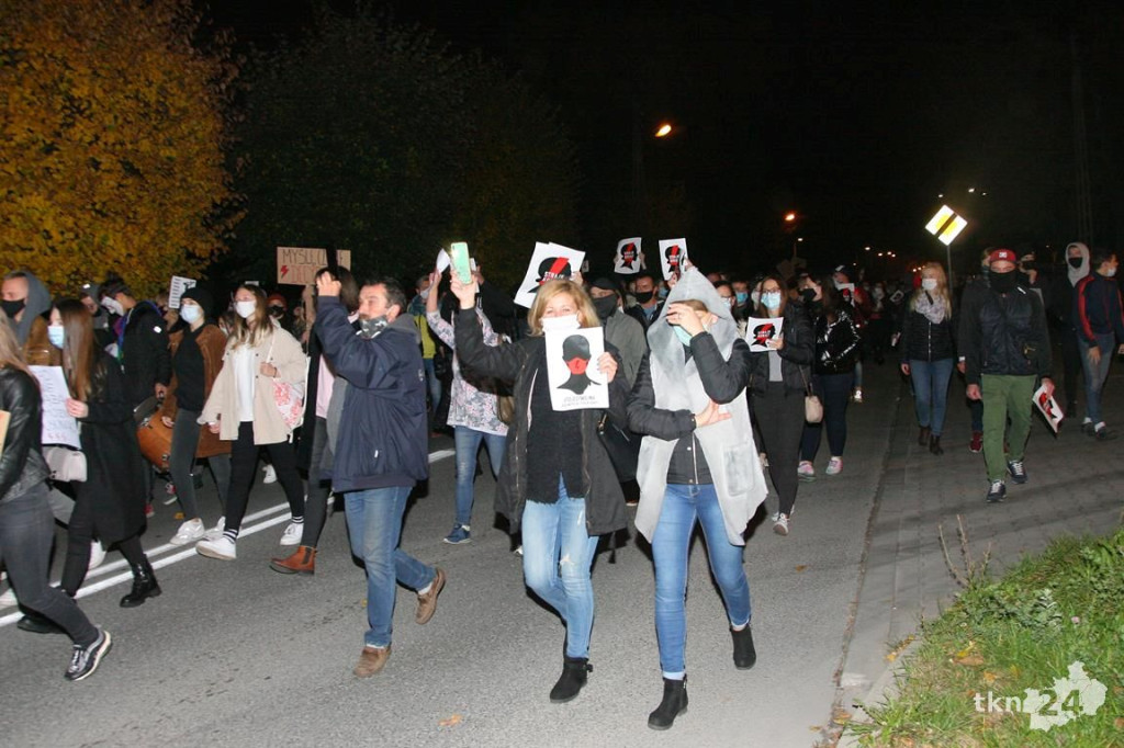 WIDEO: Spacer przeciw wyrokowi TK w Końskich
