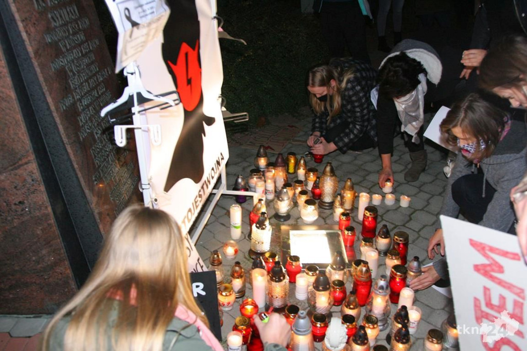 WIDEO: Spacer przeciw wyrokowi TK w Końskich
