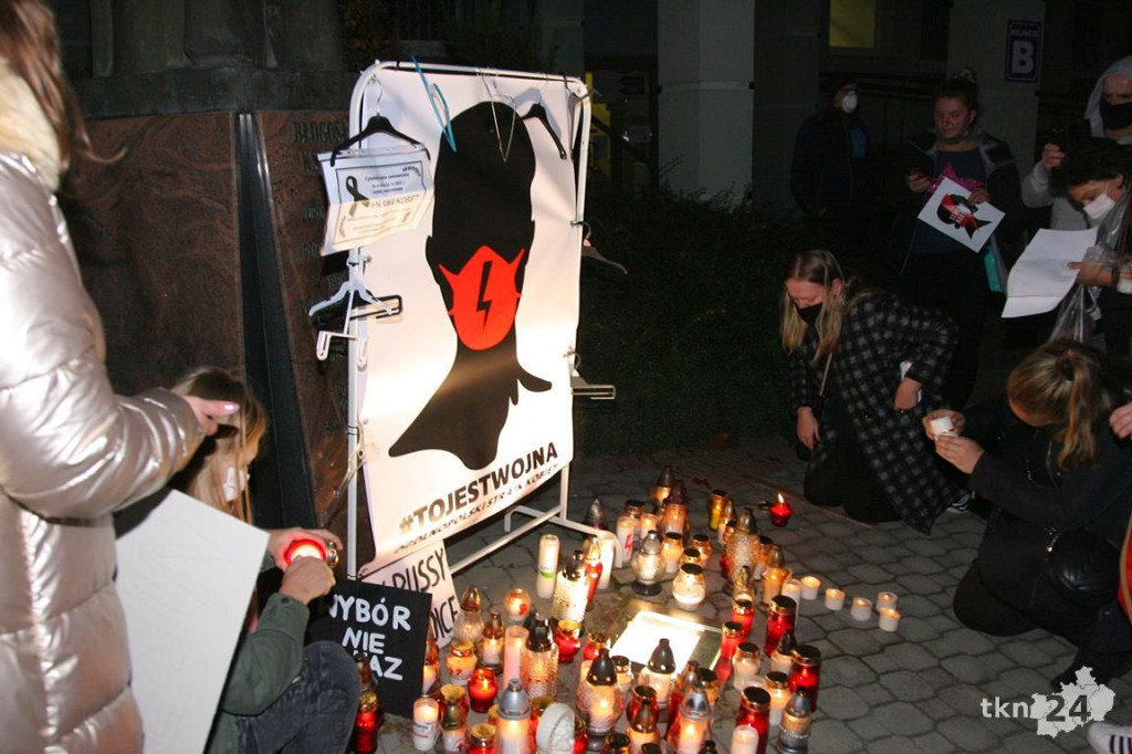 WIDEO: Spacer przeciw wyrokowi TK w Końskich