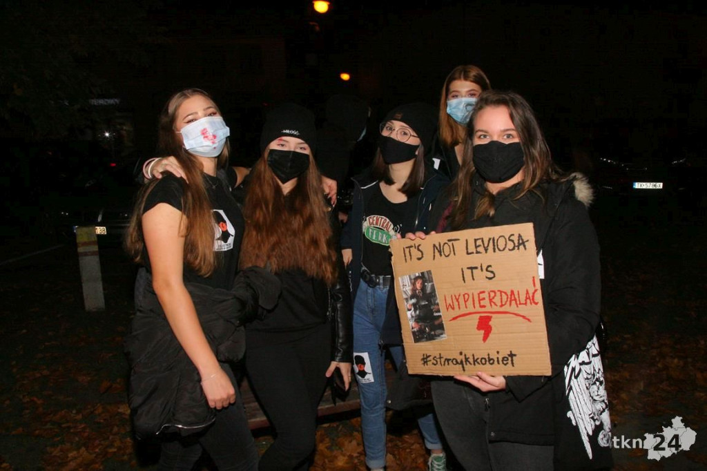 Mnóstwo ludzi na ulicach przeciw wyrokowi Trybunału [fotorelacja, zapis LIVE]