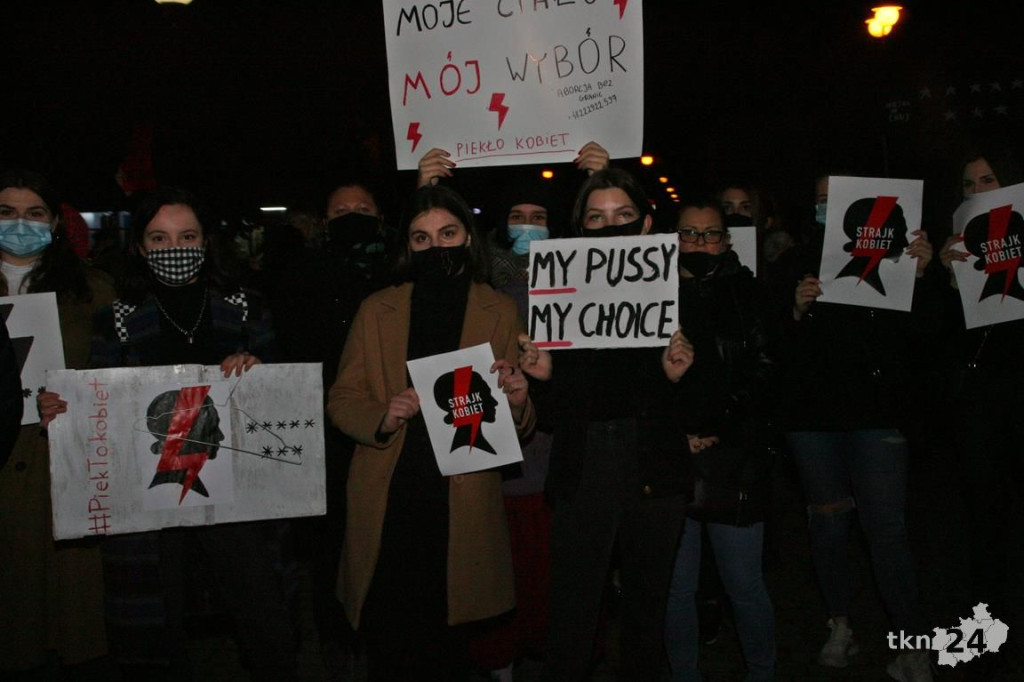 Mnóstwo ludzi na ulicach przeciw wyrokowi Trybunału [fotorelacja, zapis LIVE]