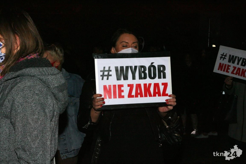 Mnóstwo ludzi na ulicach przeciw wyrokowi Trybunału [fotorelacja, zapis LIVE]