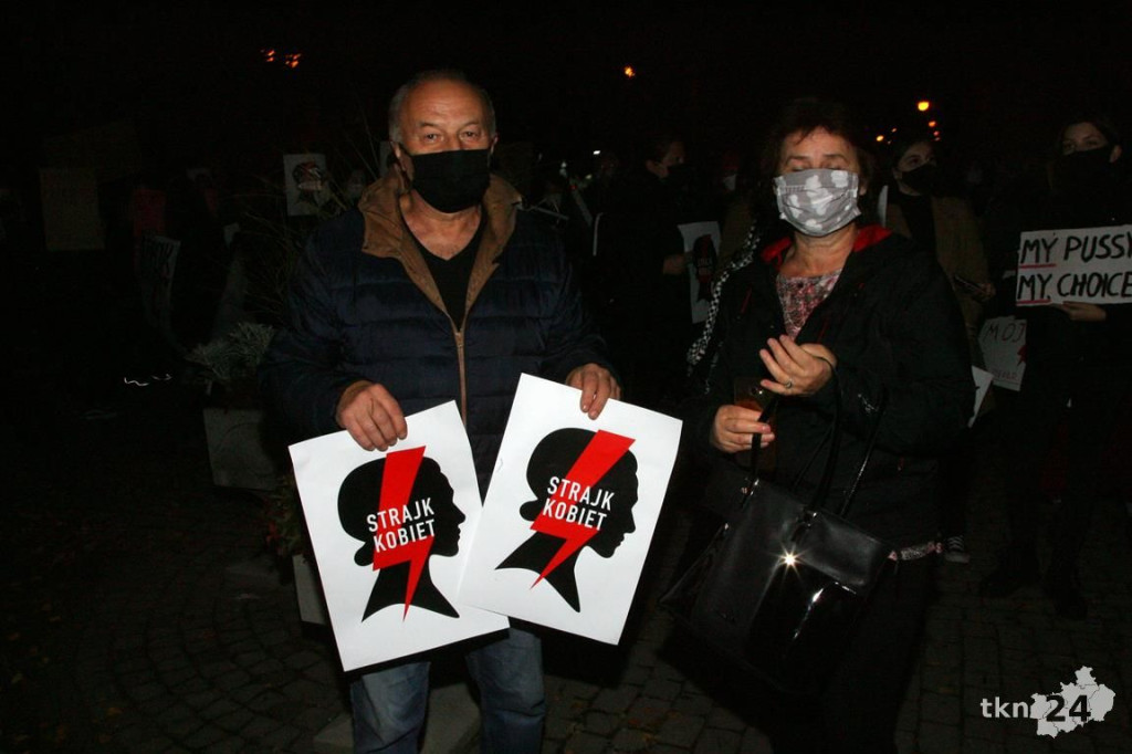 Mnóstwo ludzi na ulicach przeciw wyrokowi Trybunału [fotorelacja, zapis LIVE]