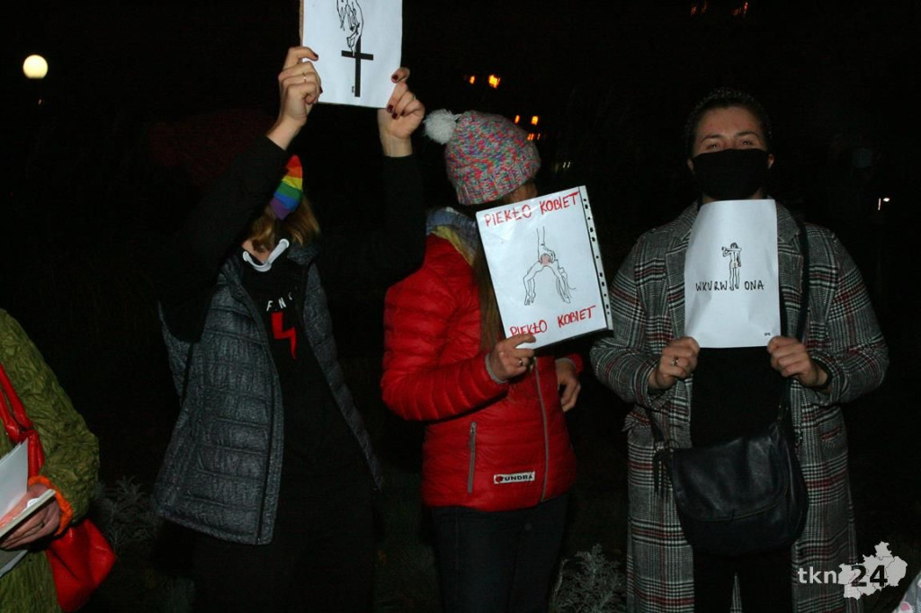 Mnóstwo ludzi na ulicach przeciw wyrokowi Trybunału [fotorelacja, zapis LIVE]