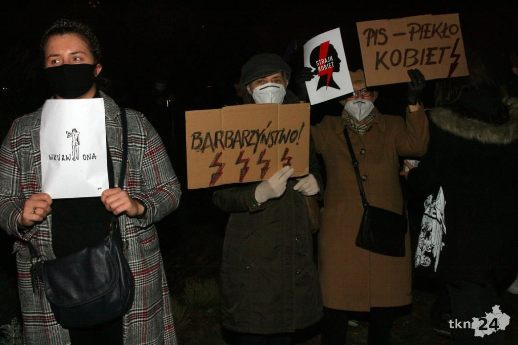 Mnóstwo ludzi na ulicach przeciw wyrokowi Trybunału [fotorelacja, zapis LIVE]