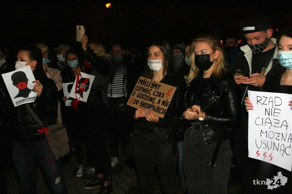 Mnóstwo ludzi na ulicach przeciw wyrokowi Trybunału [fotorelacja, zapis LIVE]