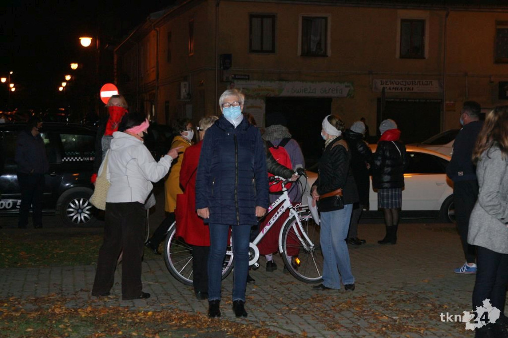 Mnóstwo ludzi na ulicach przeciw wyrokowi Trybunału [fotorelacja, zapis LIVE]
