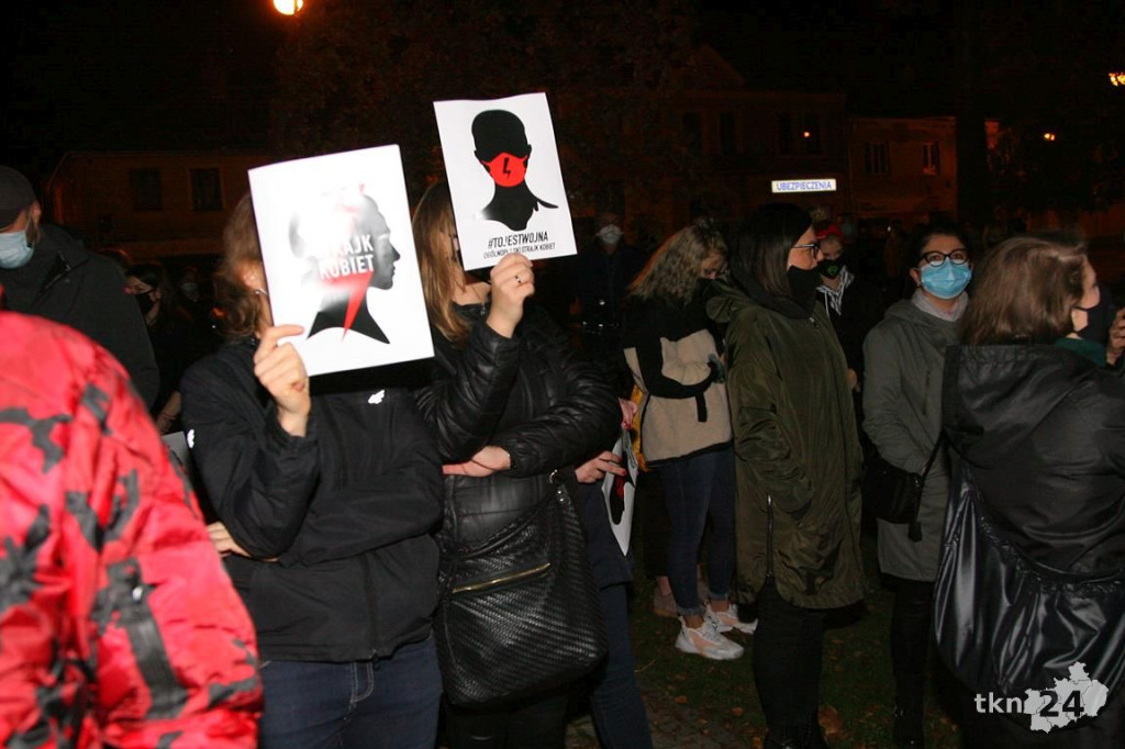 Mnóstwo ludzi na ulicach przeciw wyrokowi Trybunału [fotorelacja, zapis LIVE]