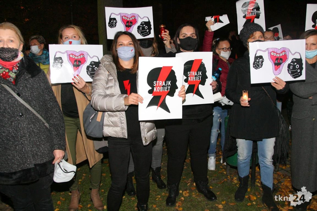 Mnóstwo ludzi na ulicach przeciw wyrokowi Trybunału [fotorelacja, zapis LIVE]