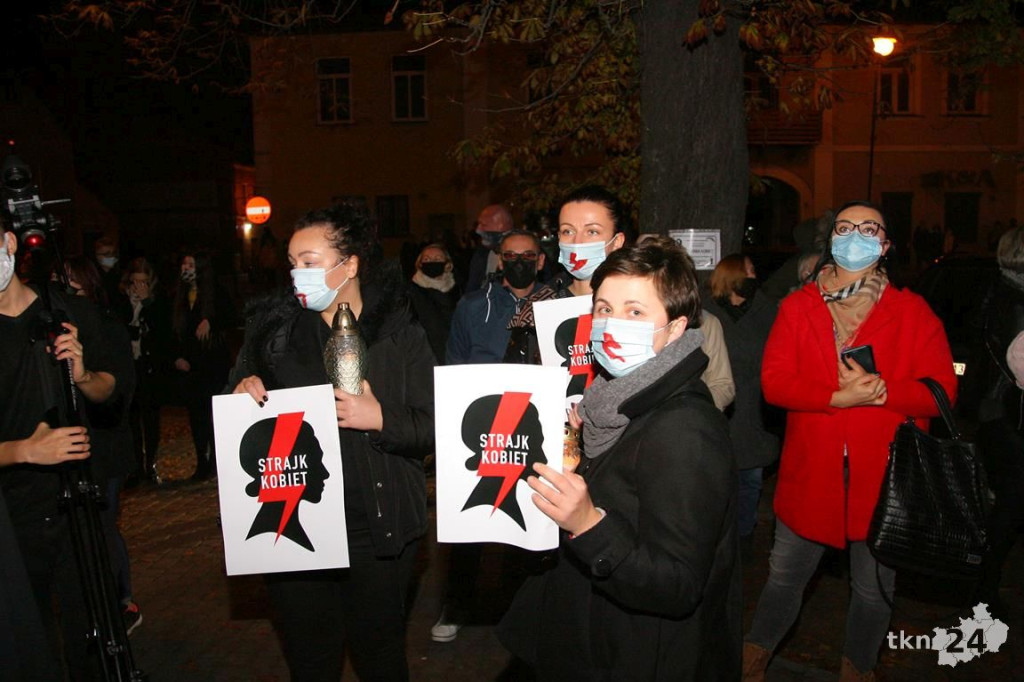 Mnóstwo ludzi na ulicach przeciw wyrokowi Trybunału [fotorelacja, zapis LIVE]