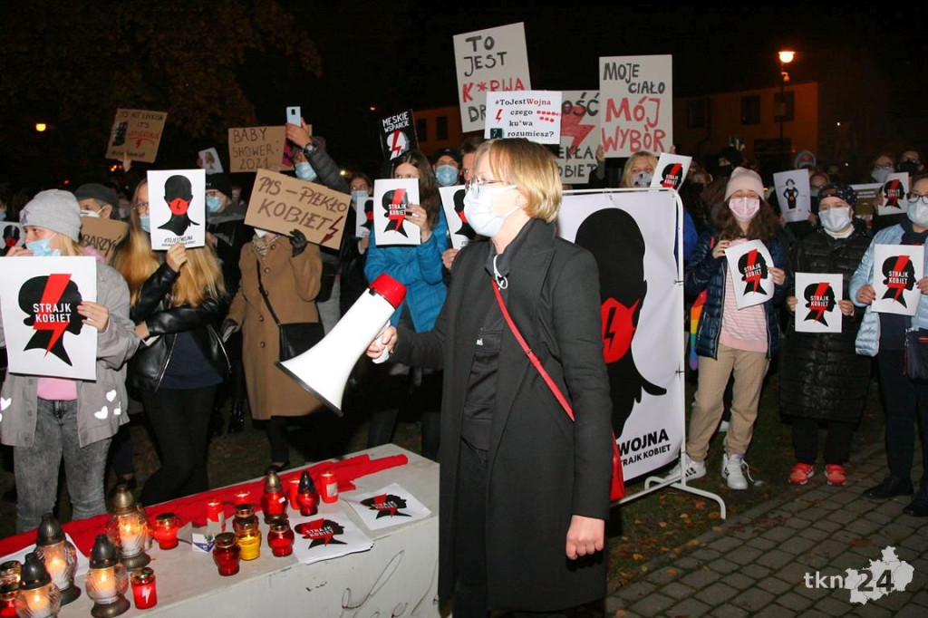 Mnóstwo ludzi na ulicach przeciw wyrokowi Trybunału [fotorelacja, zapis LIVE]