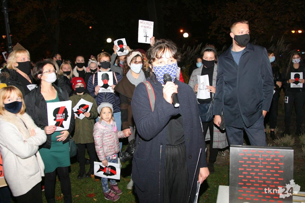 Mnóstwo ludzi na ulicach przeciw wyrokowi Trybunału [fotorelacja, zapis LIVE]
