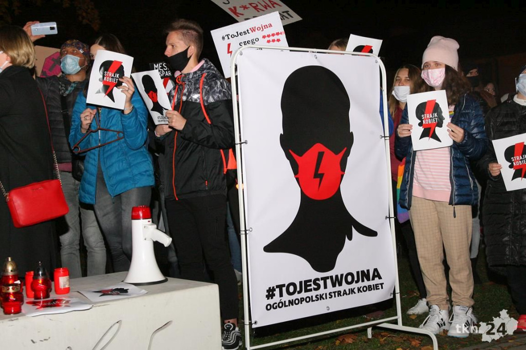 Mnóstwo ludzi na ulicach przeciw wyrokowi Trybunału [fotorelacja, zapis LIVE]