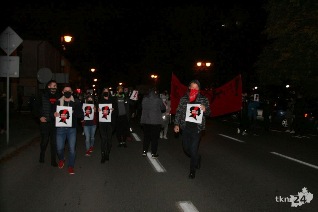Mnóstwo ludzi na ulicach przeciw wyrokowi Trybunału [fotorelacja, zapis LIVE]