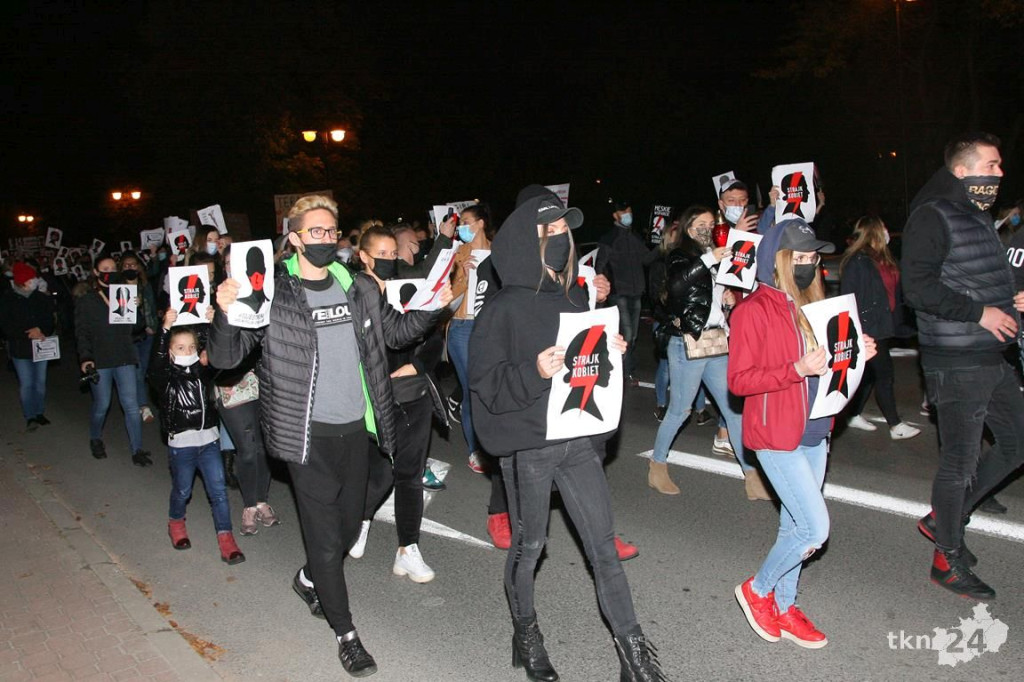Mnóstwo ludzi na ulicach przeciw wyrokowi Trybunału [fotorelacja, zapis LIVE]