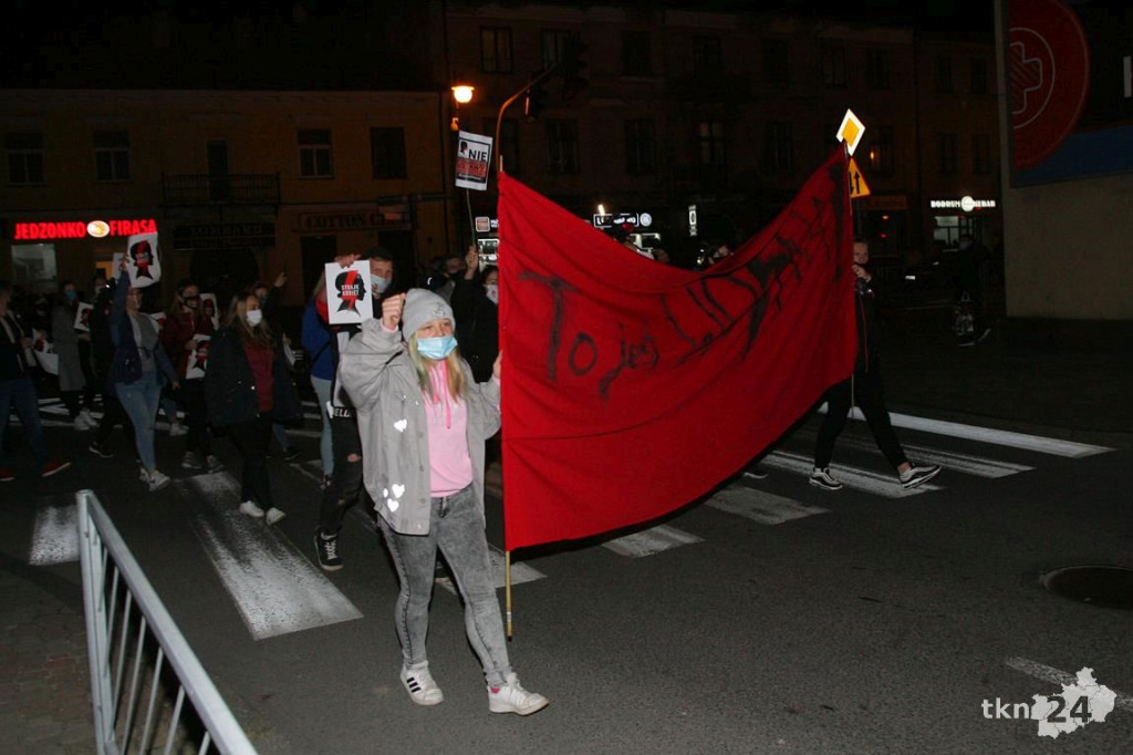 Mnóstwo ludzi na ulicach przeciw wyrokowi Trybunału [fotorelacja, zapis LIVE]