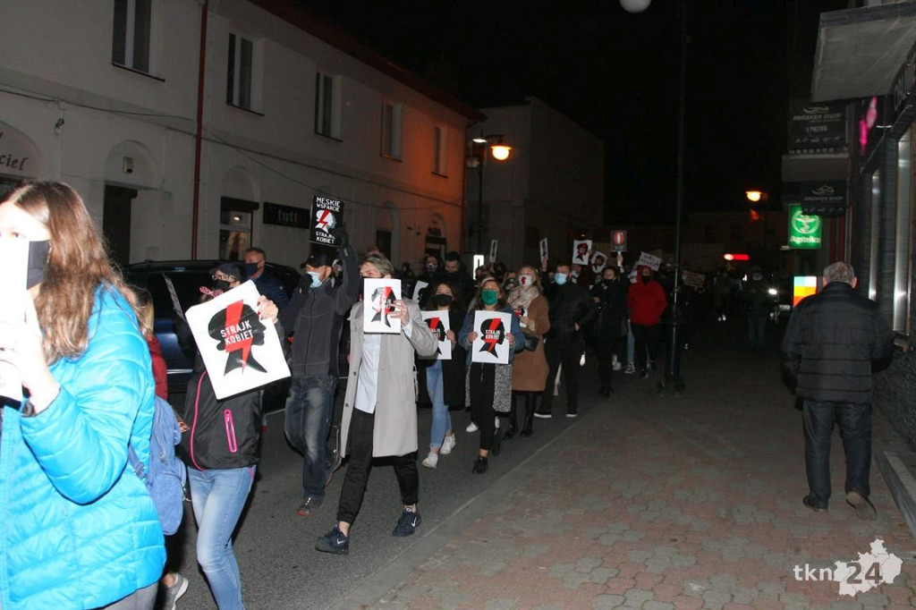 Mnóstwo ludzi na ulicach przeciw wyrokowi Trybunału [fotorelacja, zapis LIVE]