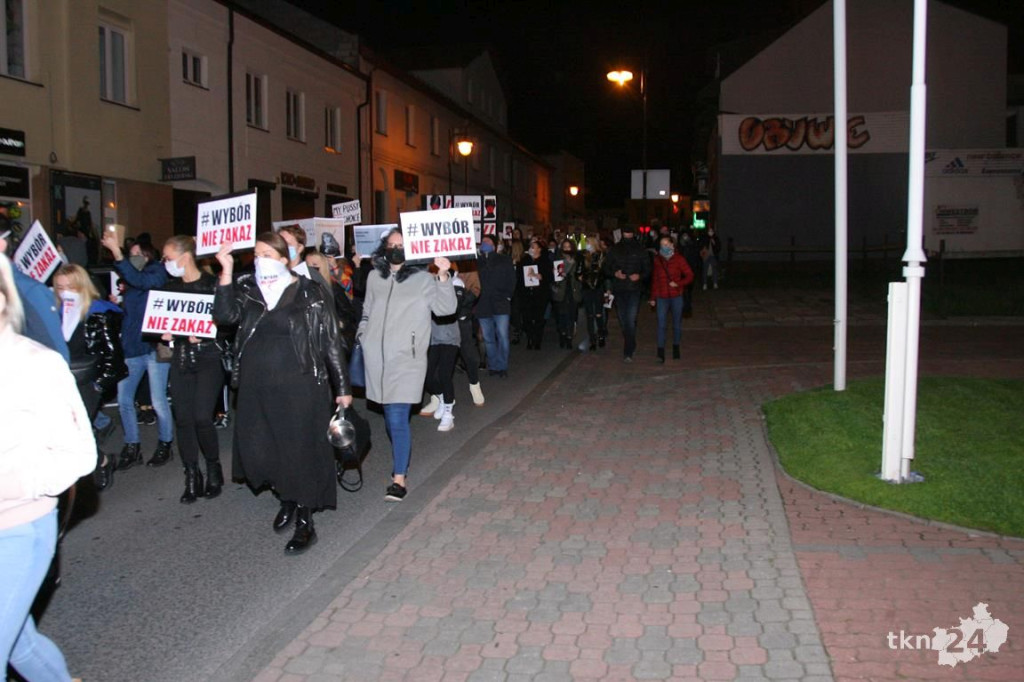 Mnóstwo ludzi na ulicach przeciw wyrokowi Trybunału [fotorelacja, zapis LIVE]