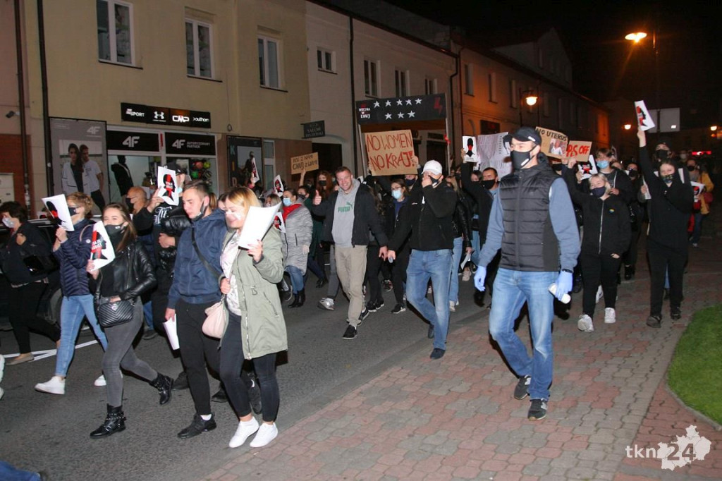 Mnóstwo ludzi na ulicach przeciw wyrokowi Trybunału [fotorelacja, zapis LIVE]