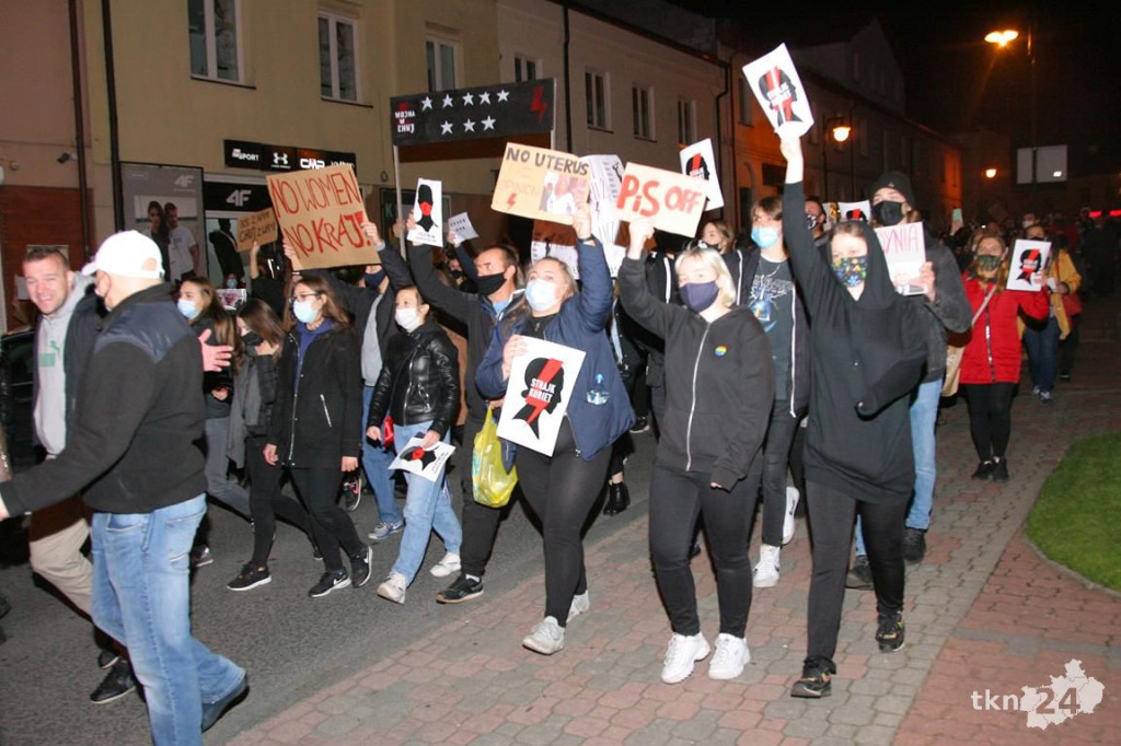 Mnóstwo ludzi na ulicach przeciw wyrokowi Trybunału [fotorelacja, zapis LIVE]