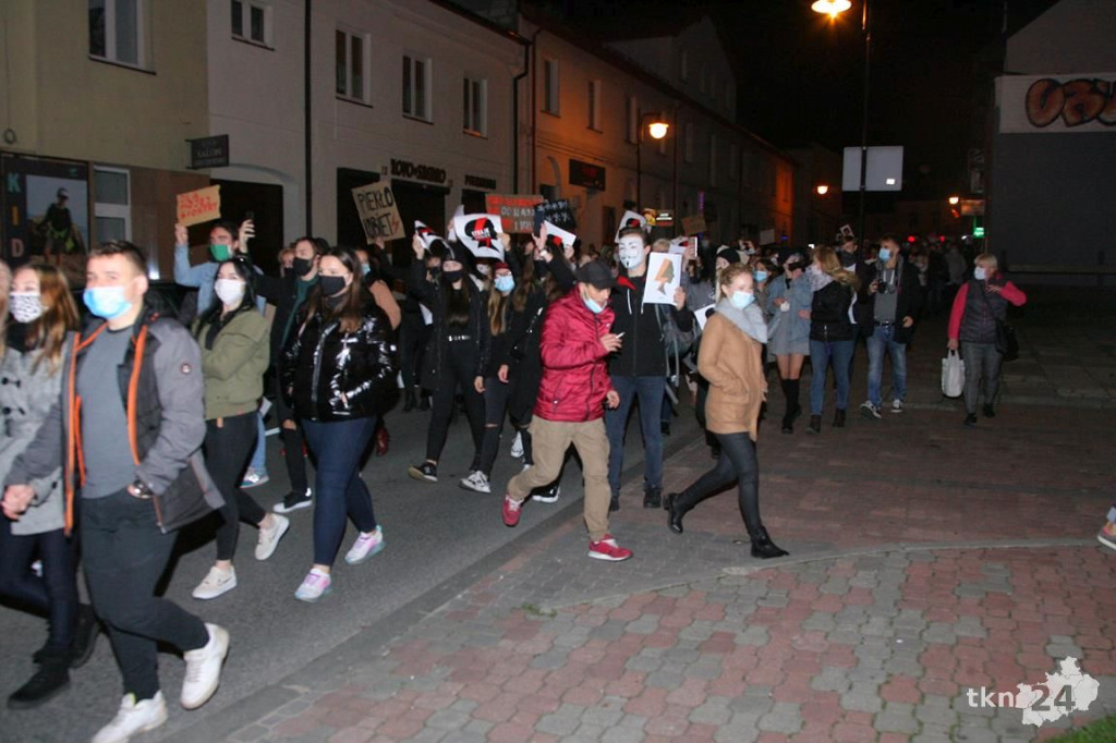 Mnóstwo ludzi na ulicach przeciw wyrokowi Trybunału [fotorelacja, zapis LIVE]