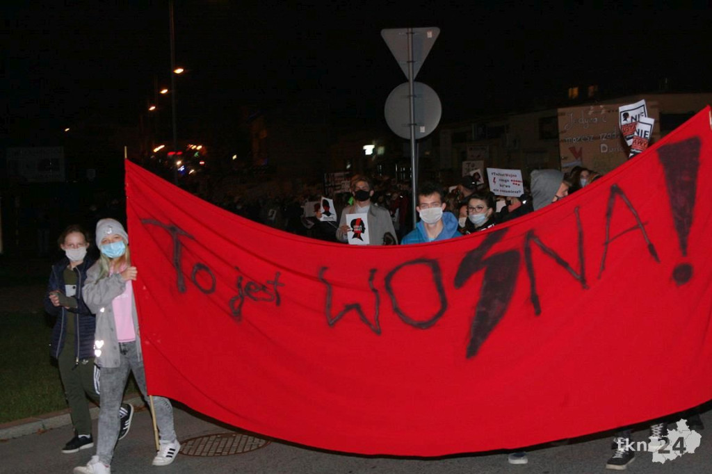 Mnóstwo ludzi na ulicach przeciw wyrokowi Trybunału [fotorelacja, zapis LIVE]