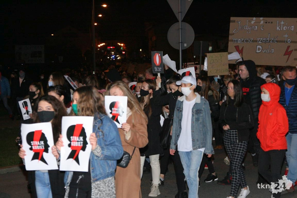 Mnóstwo ludzi na ulicach przeciw wyrokowi Trybunału [fotorelacja, zapis LIVE]